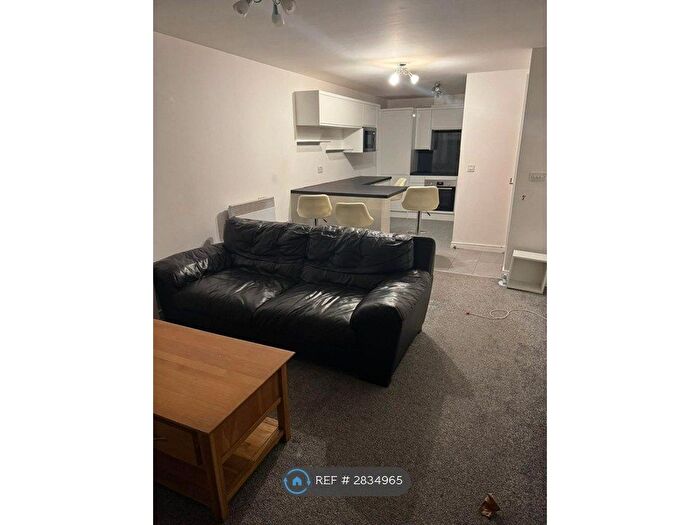 2 Bedroom Flat To Rent In Centenary Plaza, Birmingham, B1