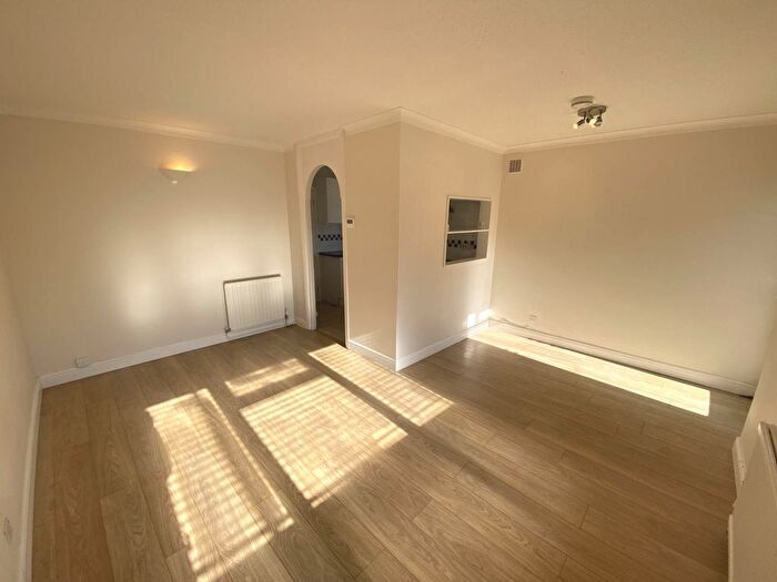 1 Bedroom Maisonette To Rent In Harriet Way, Bushey, WD23