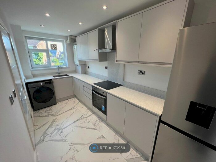 3 Bedroom Flat To Rent In Coppin House, Tulse Hill, SW2