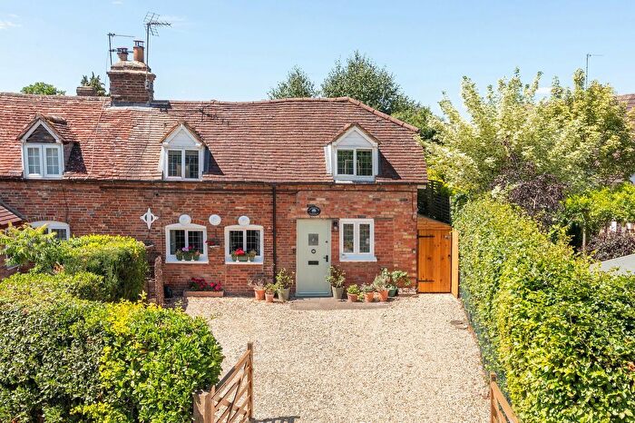 3 Bedroom Semi-Detached House For Sale In Main Street, East Hanney, OX12