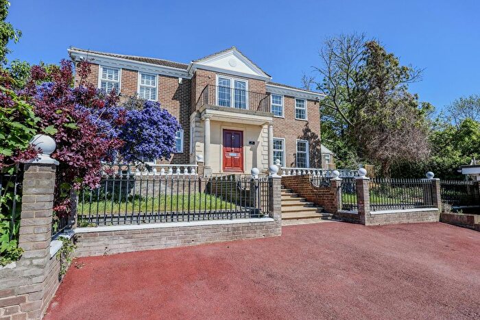 4 Bedroom Detached House For Sale In Vicarage Hill, Benfleet, SS7