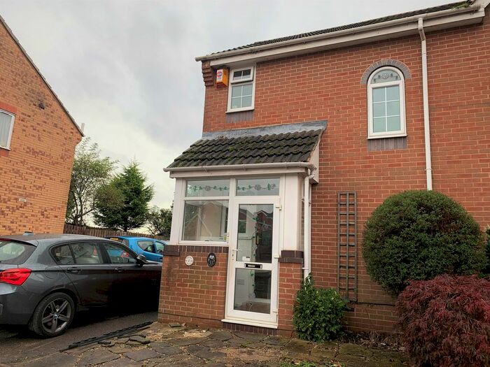 3 Bedroom Semi-Detached House To Rent In Maizebrook, Dewsbury WF13