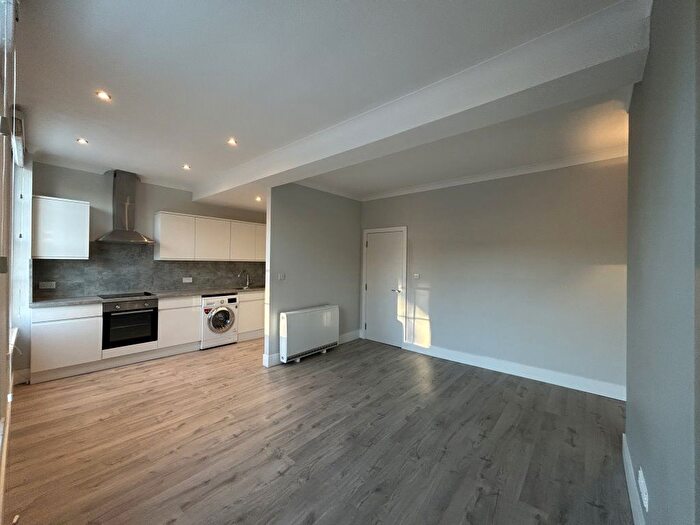 2 Bedroom Flat To Rent In Rush Court, Bedford, Bedfordshire, MK40