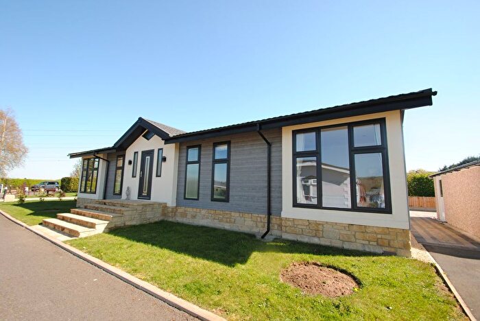 2 Bedroom Mobile/park Home For Sale In Cheltenham Road, Ashton-Under-Hill, Evesham, WR11