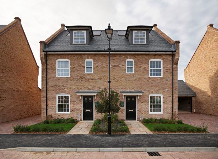 4 Bedroom Semi Detached House For Sale In The Orchards, Leighwood Fields, GU6