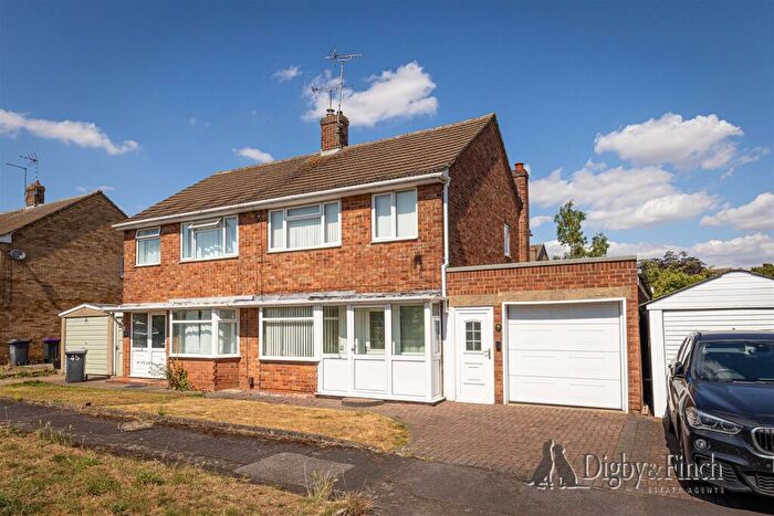 3 Bedroom Semi-Detached House For Sale In Chatsworth Avenue, Radcliffe-On-Trent, Nottingham, NG12
