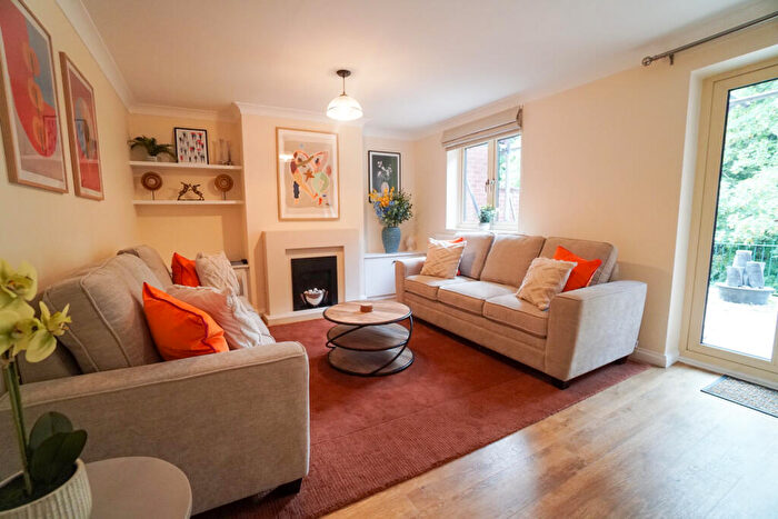 2 Bedroom Town House To Rent In Garden Court, Chester, Cheshire West And Chester, CH1