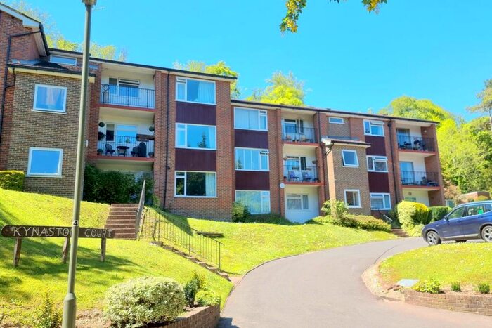 2 Bedroom Apartment To Rent In Bedroom Ground Floor Apartment In Caterham Valley, CR3