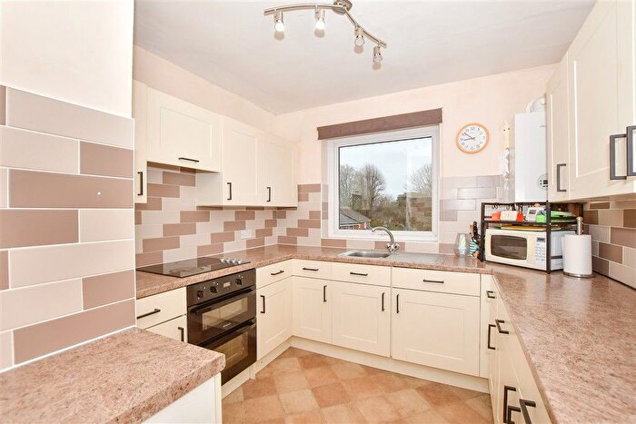 2 Bedroom Flat For Sale In Tonbridge Road, Maidstone, Kent, ME16