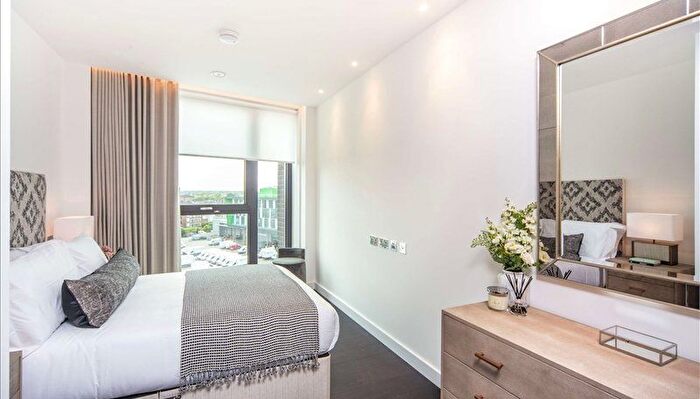 2 Bedroom Flat To Rent In Charles Clowes Walk, London, SW11