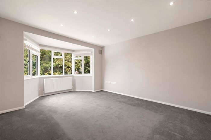 2 Bedroom Flat To Rent In Vines Avenue, Finchley Central, N3