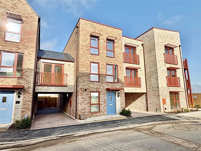 4 Bedroom Link Detached House For Sale In Darwin Green, Cambridge, CB3