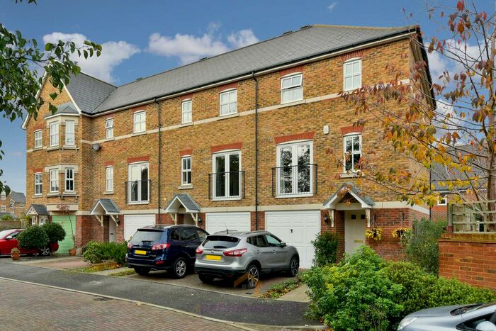 4 Bedroom Town House To Rent In Saville Close, Epsom KT19