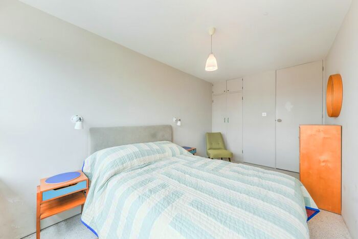 2 Bedroom Flat To Rent In Ethelburga Tower, SW11