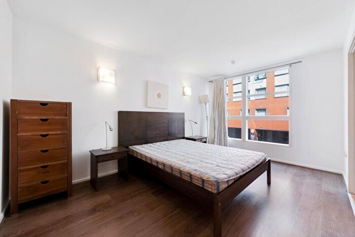 2 Bedroom Apartment To Rent In Corona Building, Blackwall Way, London, E14