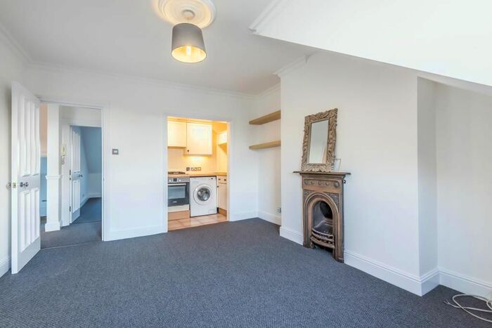 1 Bedroom Flat To Rent In Sheen Road, Richmond, TW9