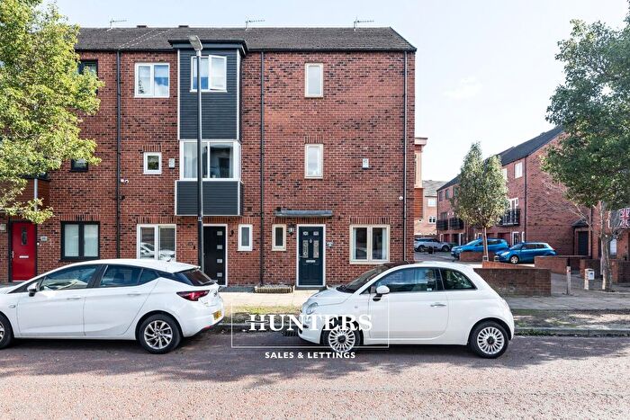 4 Bedroom End Of Terrace House For Sale In Beeston Way, Allerton Bywater, Castleford, WF10