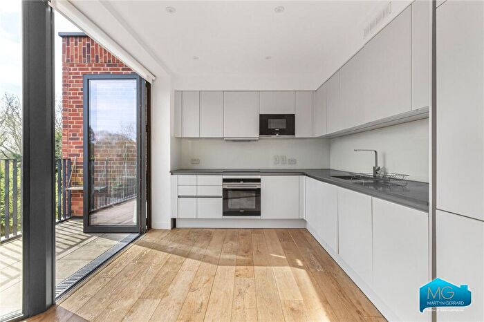 2 Bedroom Apartment To Rent In Pinnacle Close, Muswell Hill, London, N10