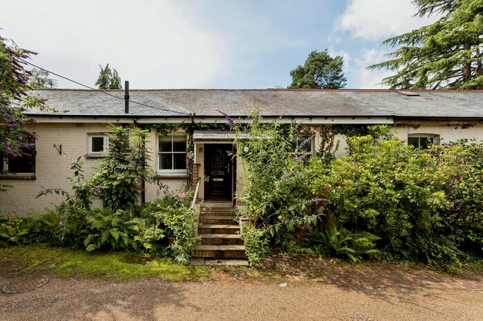 2 Bedroom Bungalow For Sale In Tonbridge Road, Pembury, Tunbridge Wells, Kent, TN2