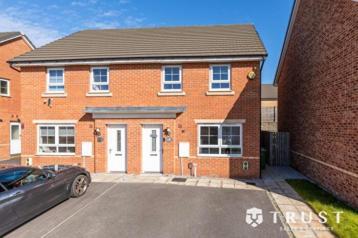 3 Bedroom Semi-Detached House For Sale In Bradfield Avenue, Morley, LS27