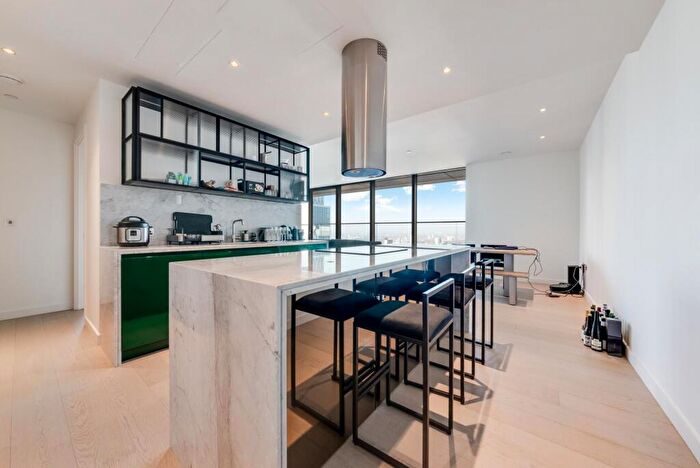 2 Bedroom Flat To Rent In Bagshaw Building, Wardian, Canary Wharf, London, E14