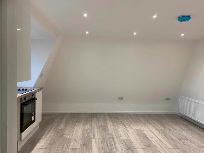 1 Bedroom Flat To Rent In Stoke Newington High Street, London, N16