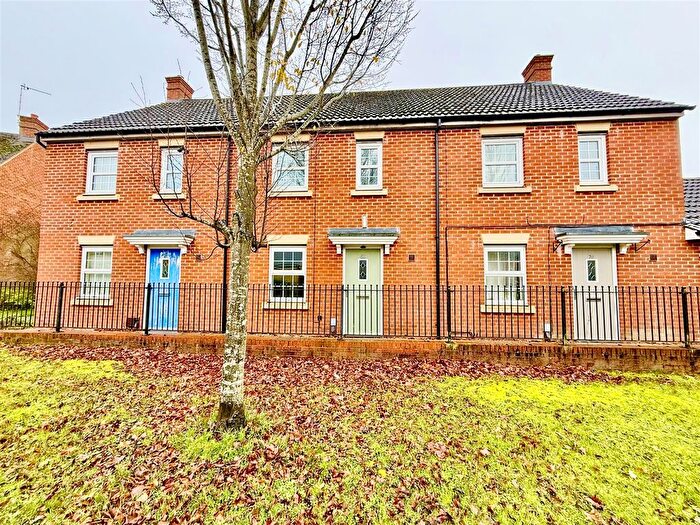 3 Bedroom Terraced House To Rent In Thursday Street, Swindon, SN25