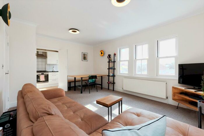 2 Bedroom Flat To Rent In Dudrich Mews, SE22