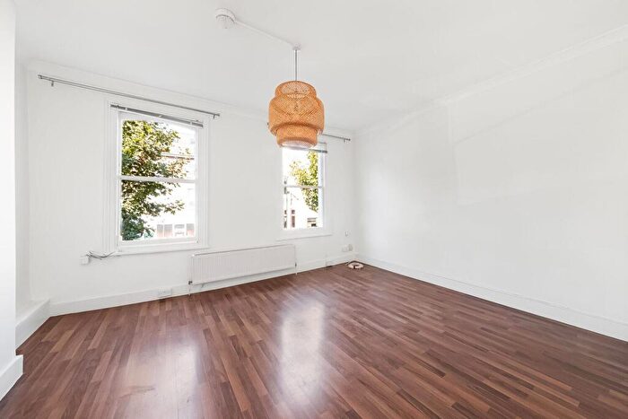 2 Bedroom Flat To Rent In Lordship Lane, East Dulwich, London, SE22