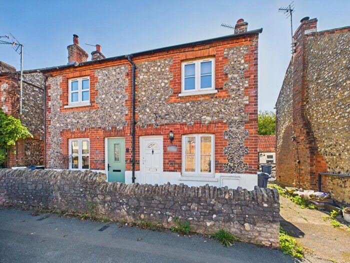 2 Bedroom Cottage For Sale In Main Road, Naphill, High Wycombe, HP14