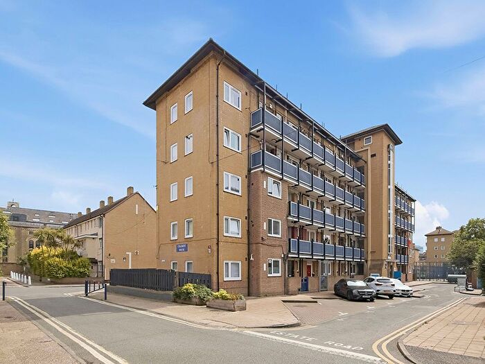 2 Bedroom Flat For Sale In Colebert House, Stepney, E1