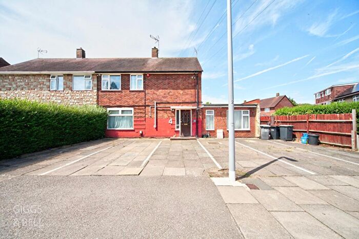 5 Bedroom Semi-Detached House For Sale In Friars Way, Luton, Bedfordshire, LU1