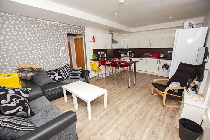 6 Bedroom House To Rent In Harrow Road, Birmingham, West Midlands, B29