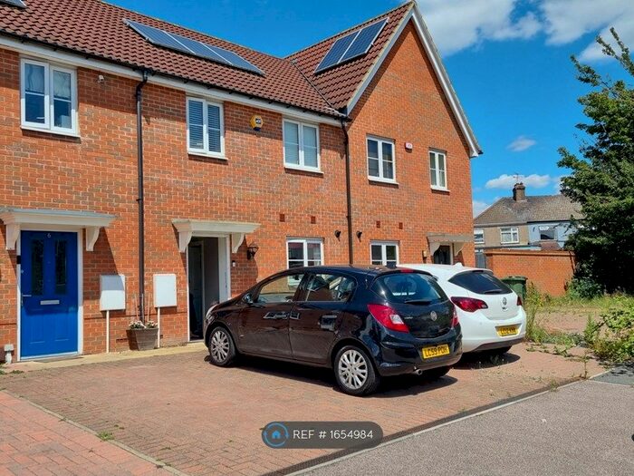 3 Bedroom Terraced House To Rent In Brookway, London, RM13