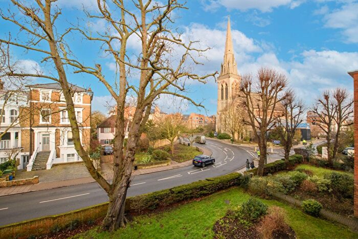 3 Bedroom Flat To Rent In Heathshott, Friars Stile Road, TW10