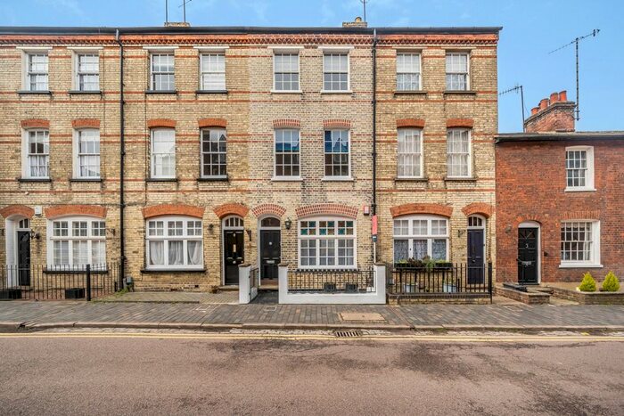 5 Bedroom Town House To Rent In Spicer Street, St.Albans, AL3