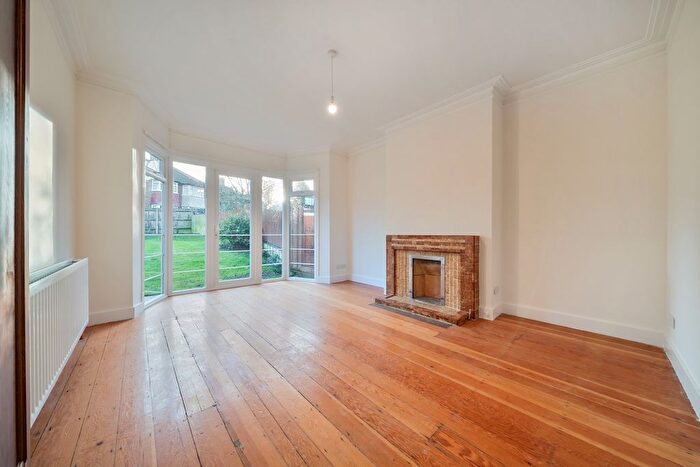 3 Bedroom Semi-Detached House To Rent In Plum Lane, London, SE18