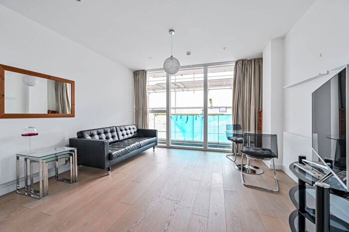 2 Bedroom Flat To Rent In River Gardens Walk, Greenwich, London, SE10