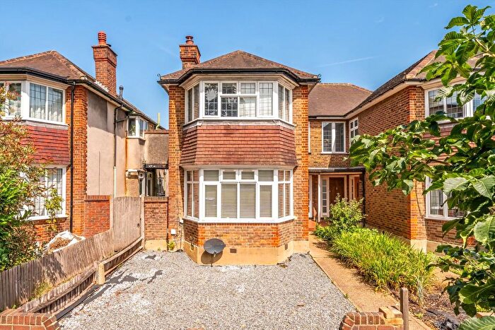 2 Bedroom Flat For Sale In Craneford Way, Twickenham, TW2