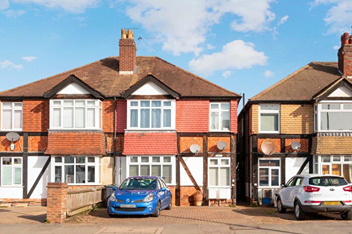 2 Bedroom Flat For Sale In Clandon Terrace, Kingston Road, Raynes Park, SW20