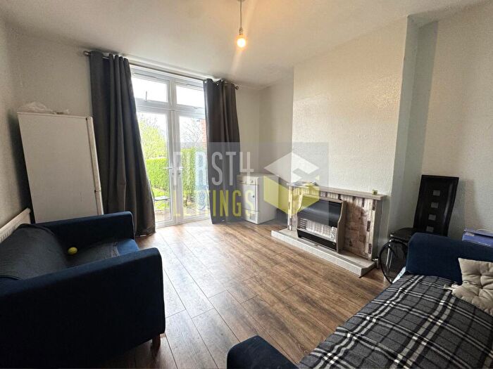 3 Bedroom Semi Detached House To Rent In Bonnington Road, Clarendon Park, LE2