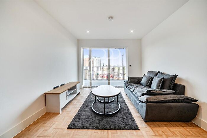 2 Bedroom Flat To Rent In Munstead Apartments, London, SW11