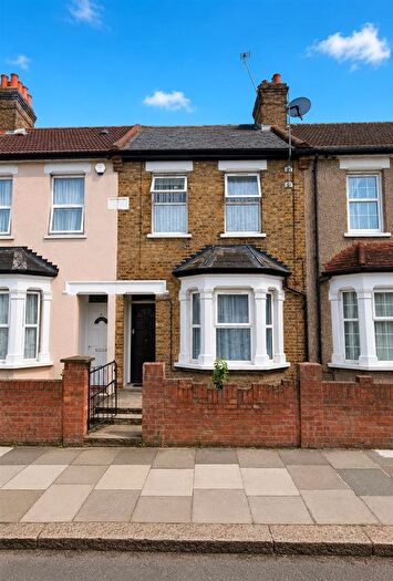 2 Bedroom Flat To Rent In Regina Road, Southall, UB2