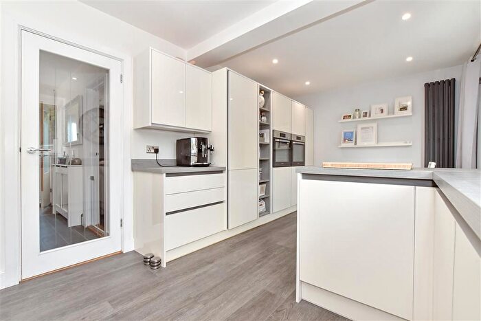 3 Bedroom End Of Terrace House For Sale In Battens Way, Havant, Hampshire, PO9