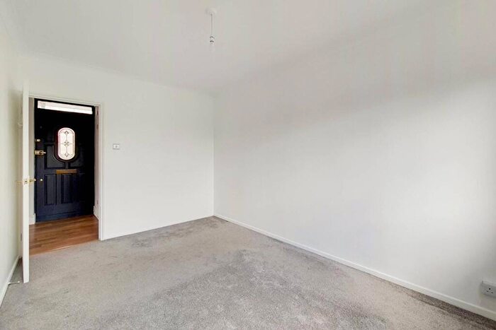 2 Bedroom Flat To Rent In Highbury New Park, Highbury, London, N5