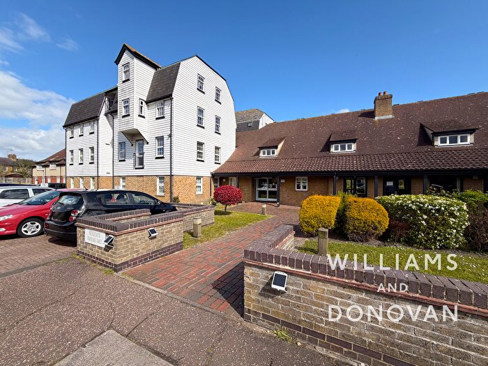 Studio To Rent In The Garners, Rochford, SS4