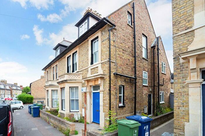 3 Bedroom Apartment To Rent In , OX2