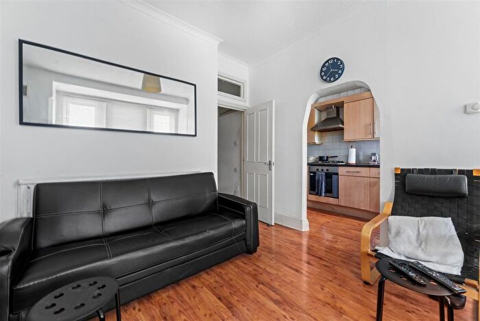 1 Bedroom Flat For Sale In Holmesdale Road, London, SE25