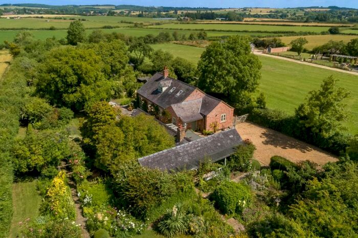 3 Bedroom Chalet To Rent In Halford Road, Armscote, CV37