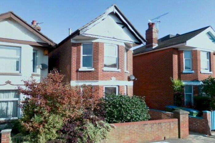 3 Bedroom Detached House To Rent In Ampthill Road, Southampton, SO15